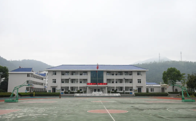 房县的“东方明珠”-尹吉甫学校